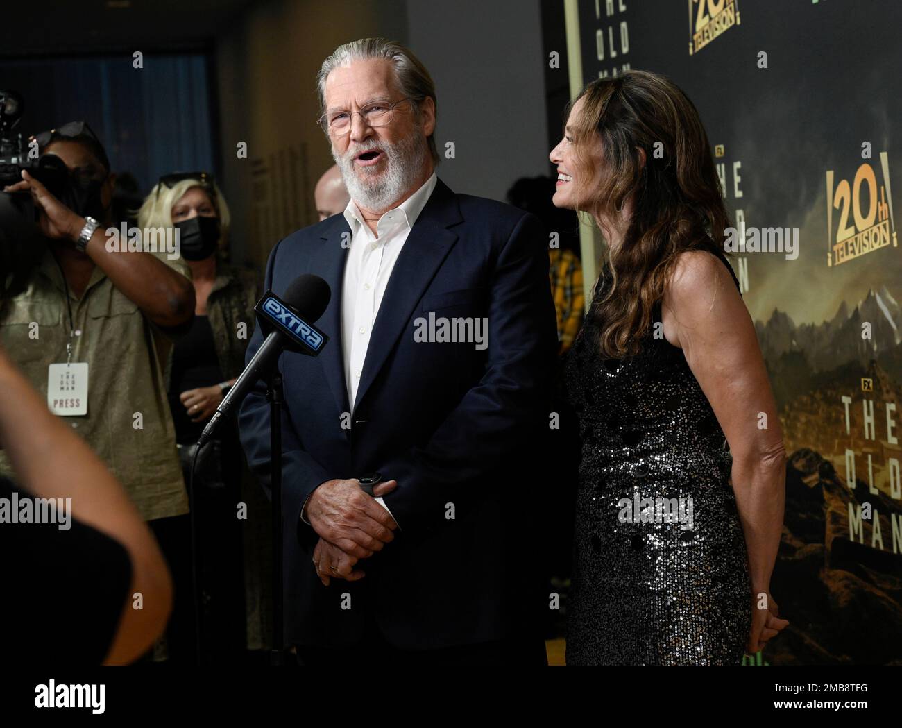 Actors Jeff Bridges, left, and Amy Brenneman attend a special screening(02)