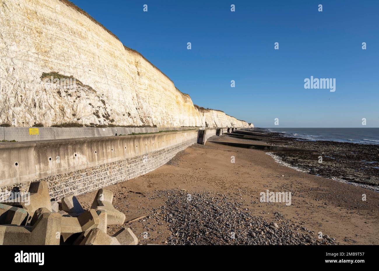 Der Undercliff Walk, der von Brighton nach Rottingdean führt. Die Kreidefelsen erodieren bei kaltem Wetter am 20. Januar 2023 Stockfoto