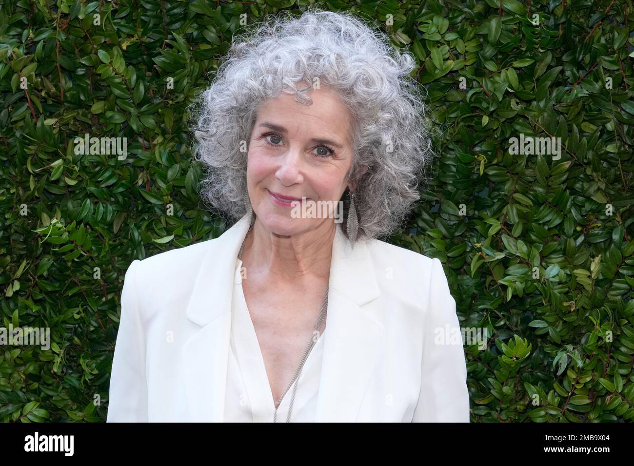 Debra Winger attends the Chanel Tribeca Festival Women's Lunch to celebrate "Through Her Lens: The Tribeca CHANEL Women's Filmmaker Program" at The Odeon on Thursday, June 9, 2022, in New York. (Photo by Charles Sykes/Invision/AP) Stockfoto