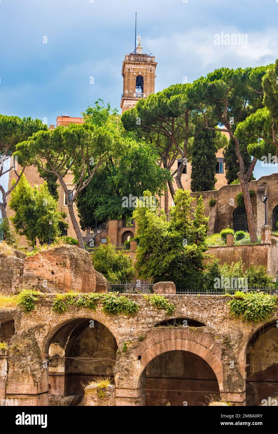 Antike Architektur des Forums Cäsar, Forum Romanum Stockfoto