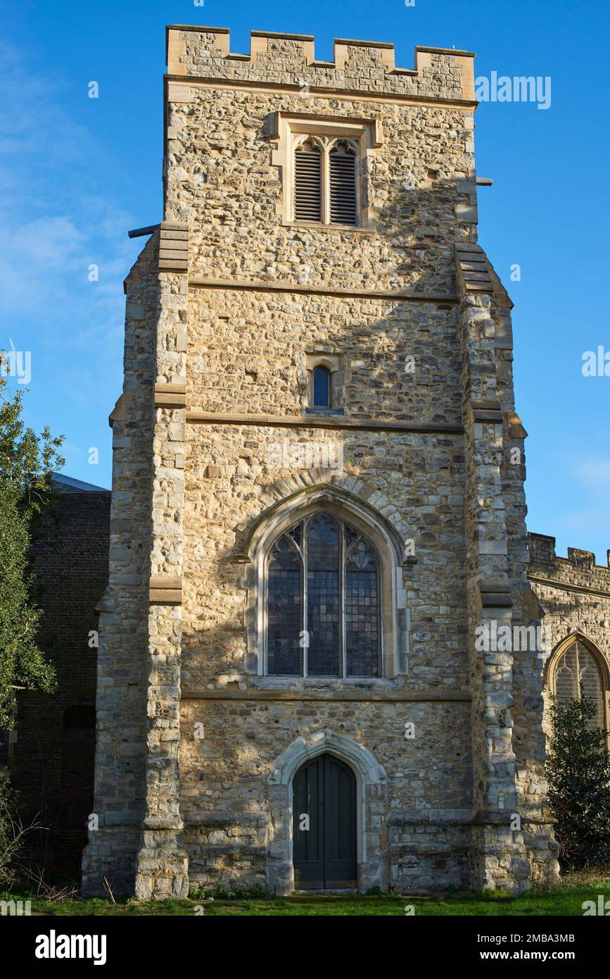 Der All Saints-Kirchturm aus dem 15. Jahrhundert, Edmonton, North London, Großbritannien Stockfoto