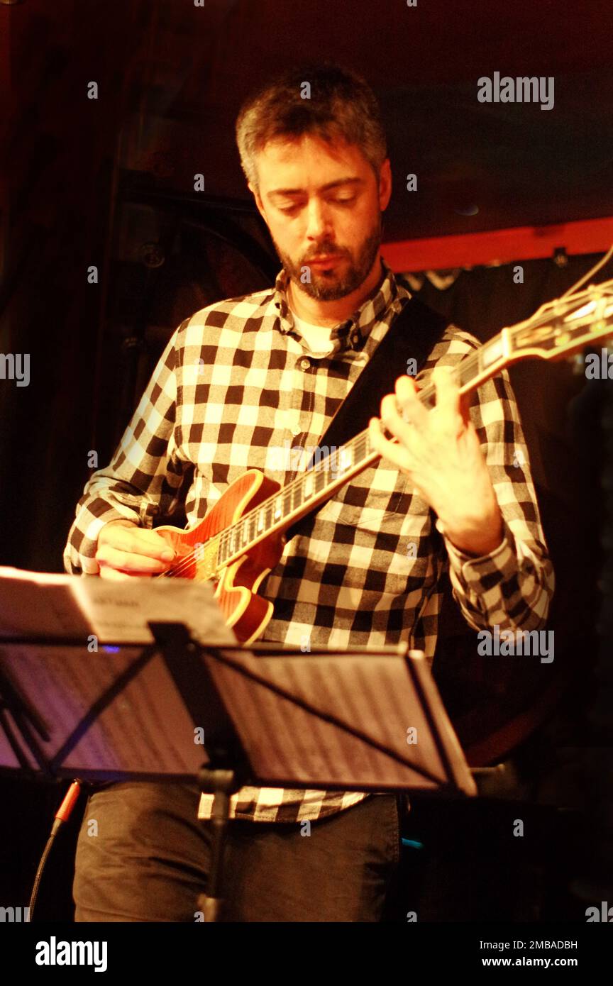 David Peston, Emma Rawicz Quintet, Urteil Jazz Club, Brighton, East Sussex, 2022. Stockfoto