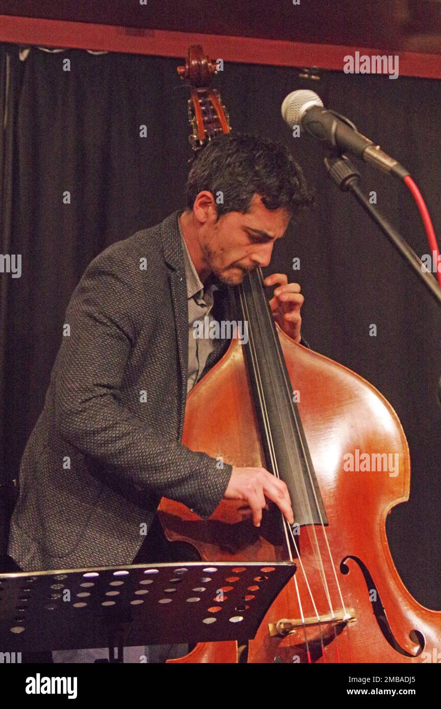 Mikele Montolli, Nigel Price Quartet, Urteil Jazz Club, Brighton, East Sussex, 2022. Stockfoto