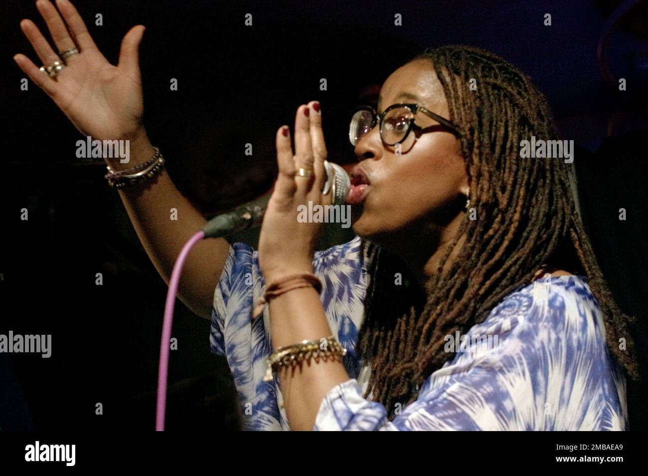 Louise Clare Marshall, Louise Clare Marshall&#X2019;s Serious Mendes, Verdict Jazz Club, Brighton, East Sussex, 2022. Stockfoto