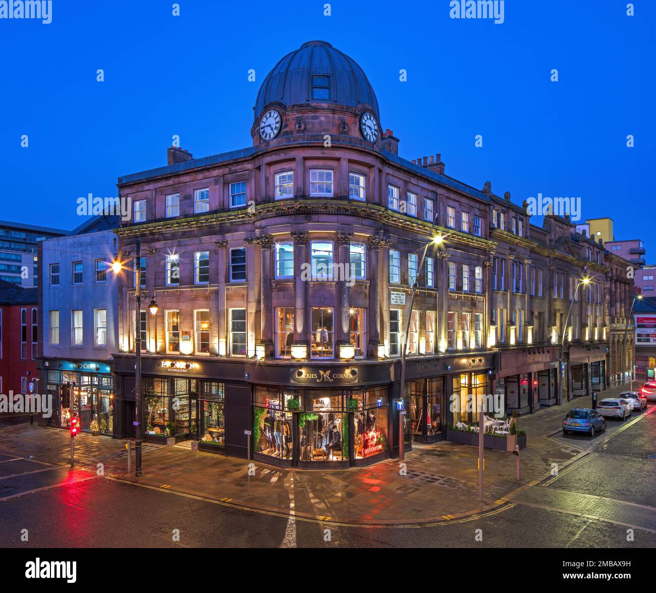 Blick auf Mackie's Corner in der Abenddämmerung. Sunderland, Tyne and Wear, England, Vereinigtes Königreich Stockfoto