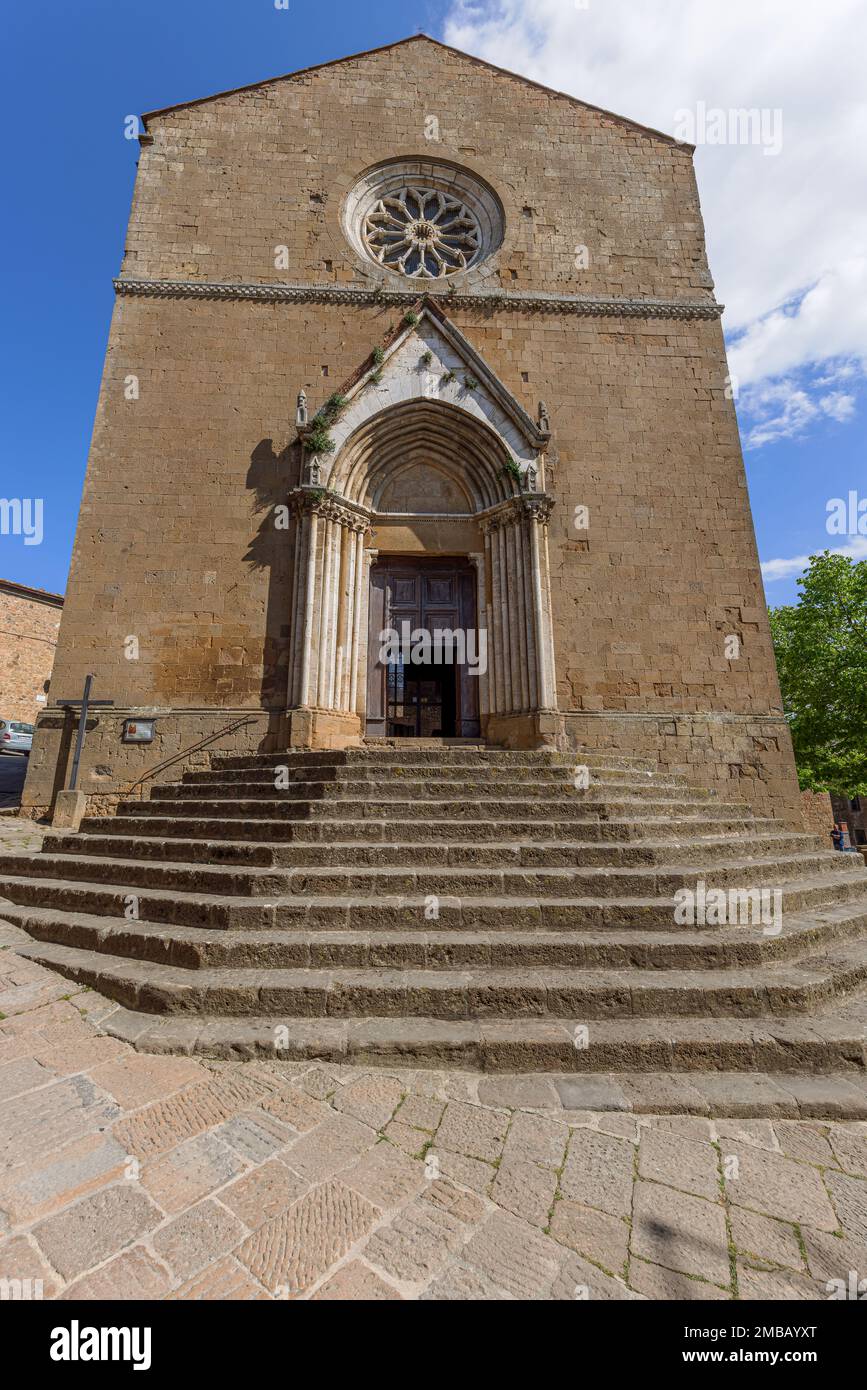 Pieve dei Santi Leonardo e Cristoforo a Monticchiello, eine Kirche in Montichiello im Val d'Orcia in der Toskana, Italien. Stockfoto