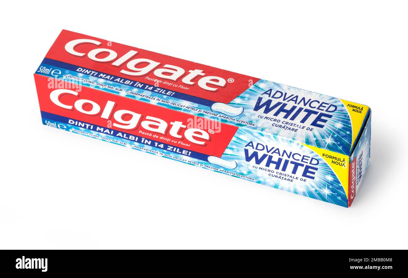 CHISINAU, MOLDAWIEN - 25. MÄRZ 2016. Colgate Toothpaste, Advanced Sensation White, isoliert auf Weiß. Colgate ist eine Marke für Zahnpasta, die von Colga hergestellt wird Stockfoto