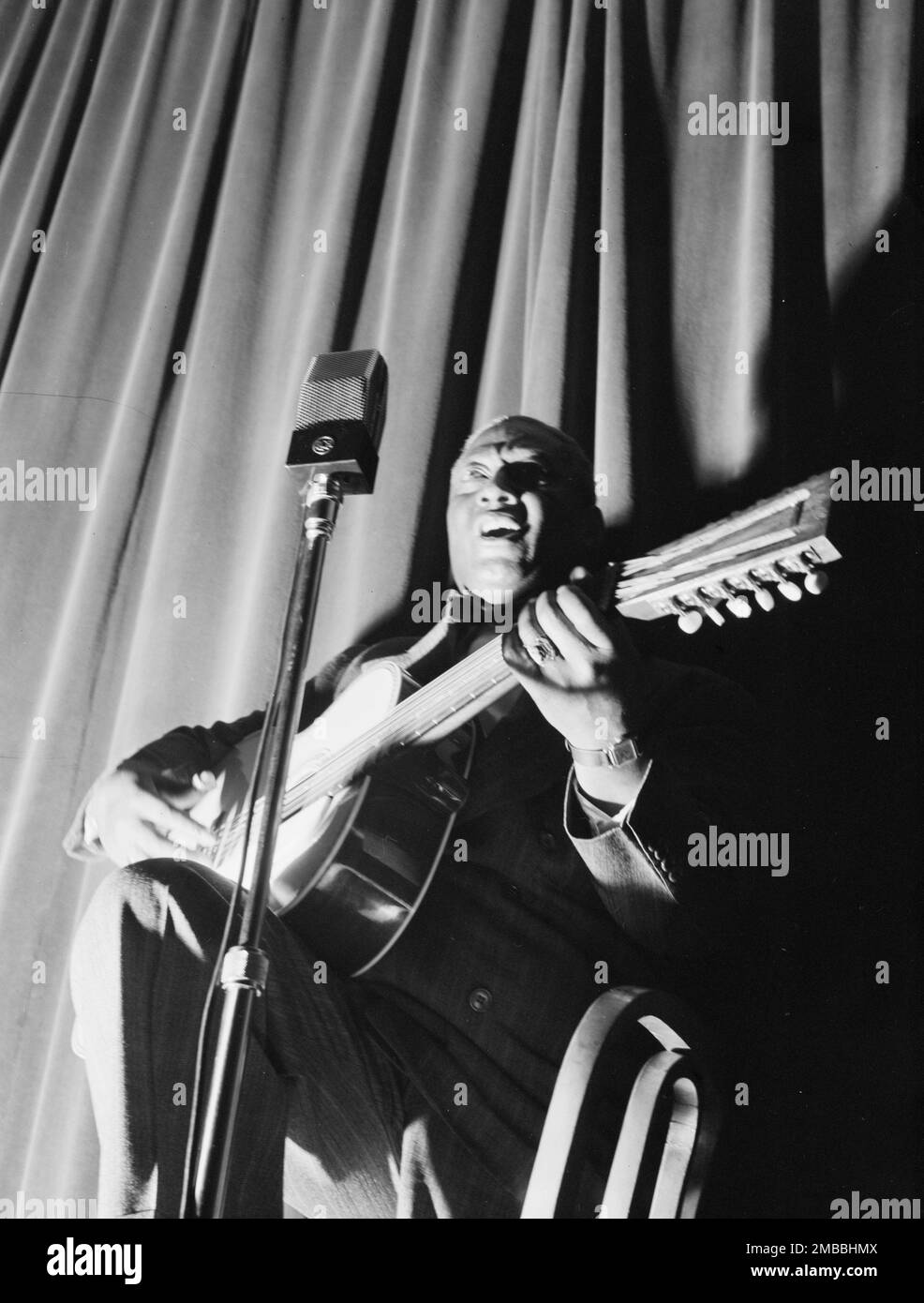 Portrait von Leadbelly, National Press Club, Washington, D.C., 1938. Stockfoto