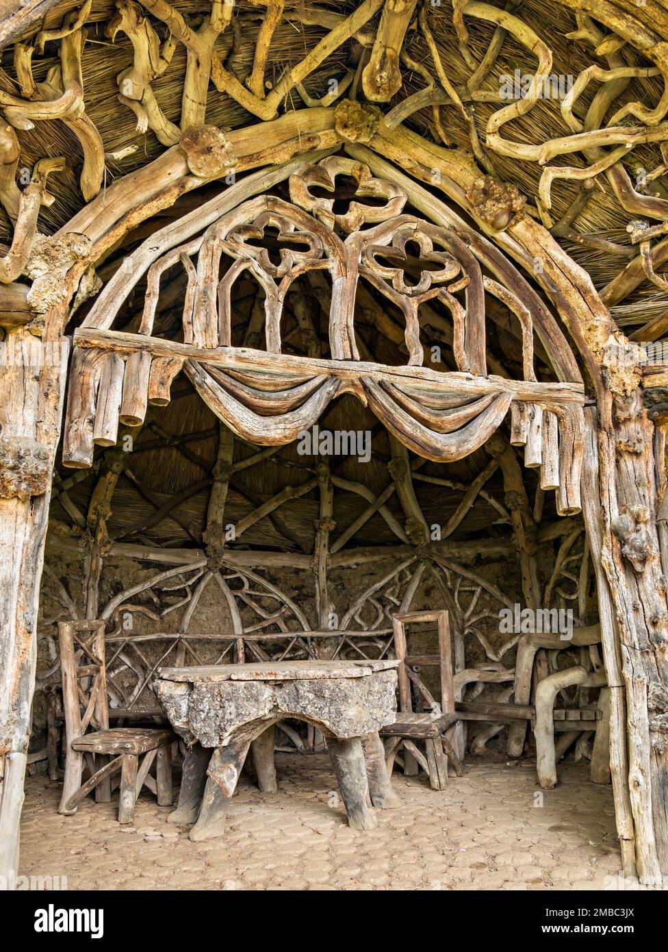 Root and Moss Pavilion House, Belvoir Castle Gardens, Leicestershire Stockfoto