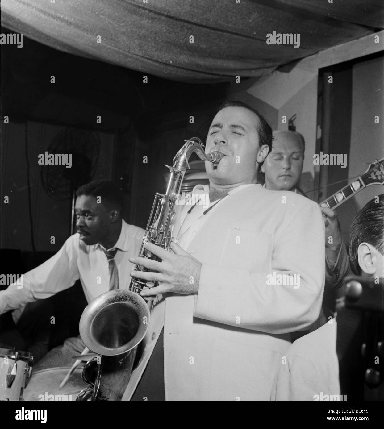 Porträt von Flip Phillips, Denzil Best und Billy Bauer, Pied Piper, New York, N.Y., Ca. September 1947. Stockfoto