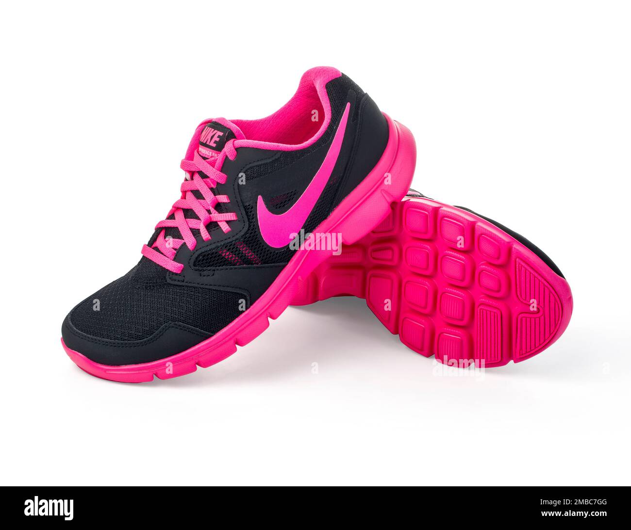 Chisinau, Moldau- 27. Mai 2015: Lady's - Damen Laufschuhe - Sneaker - Sportschuhe Grau und Pink mit Nike Swoosh Logo und Stockfotografie Alamy