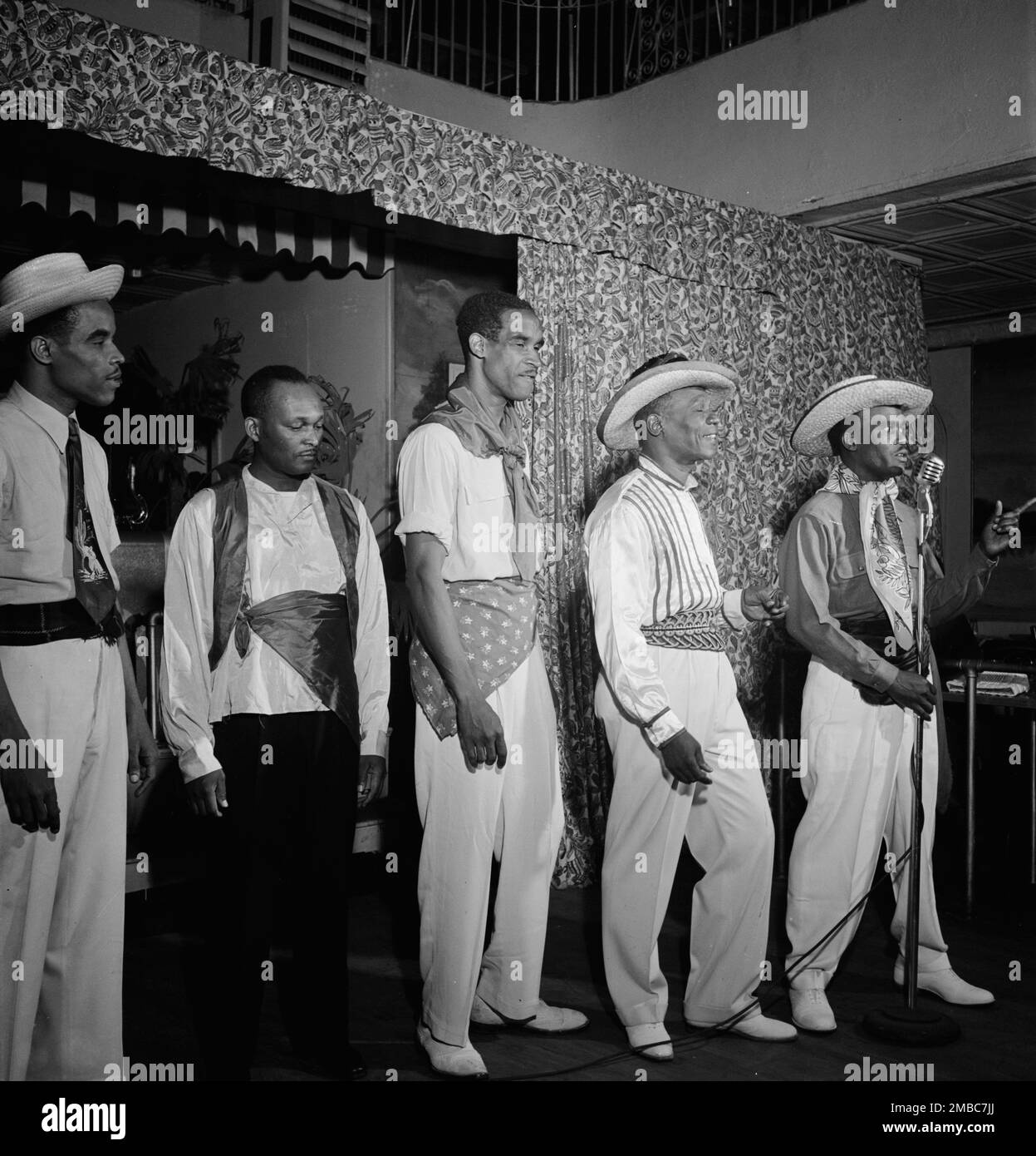 Portrait von Graf von Monte Cristo, Macbeth, Herzog von Eisen, Wilmoth Houdini, Lord Invader, Renaissance Ballroom, New York, New York, New York, Ca. Juli 1947. Stockfoto