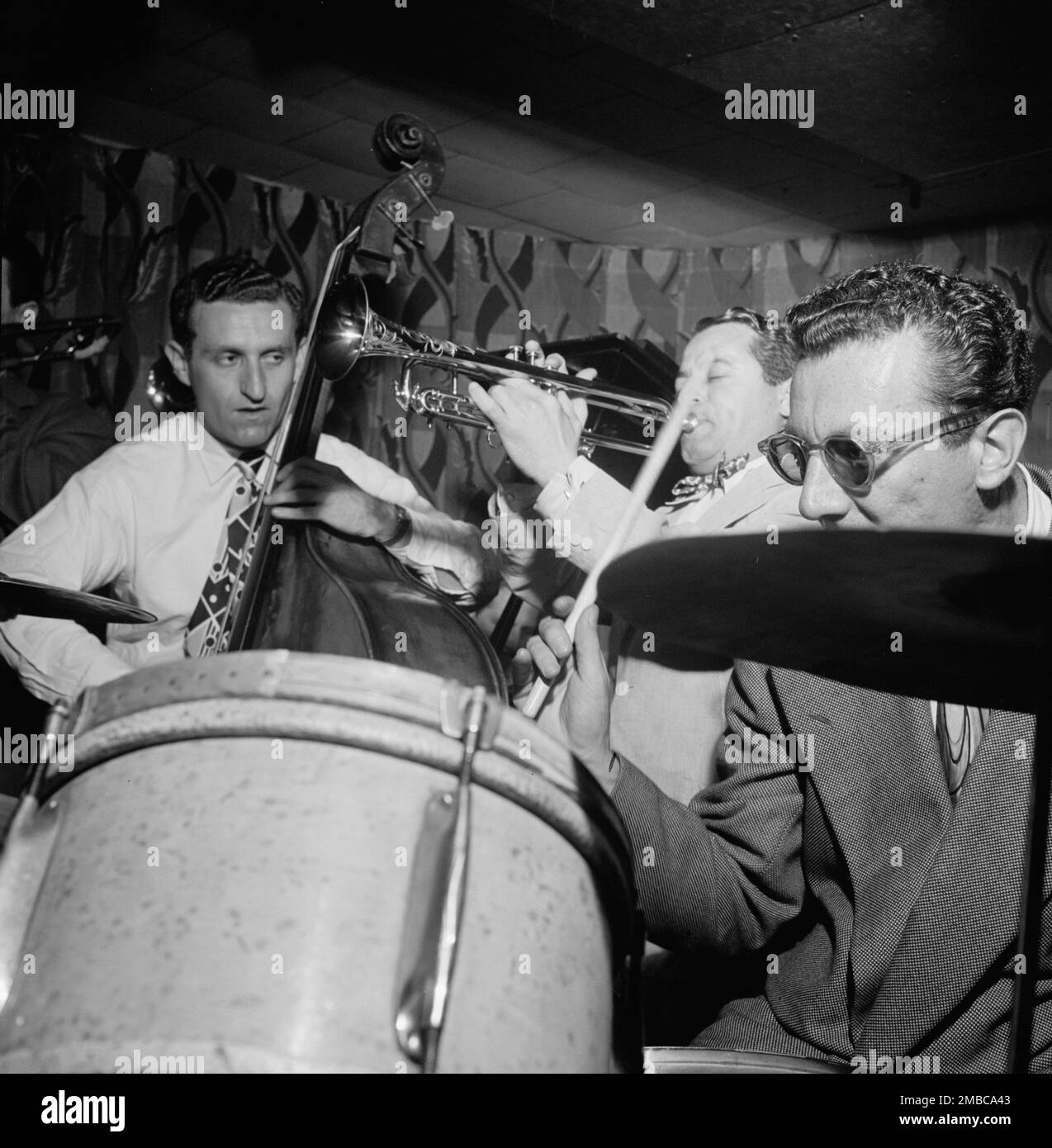 Porträt von Jack Lesberg und Max Kaminsky, Famous Door, New York, New York, 1946. Stockfoto