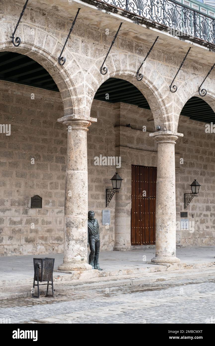 Statue an der Plaza de la Catedral, Havanna, Kuba Stockfoto