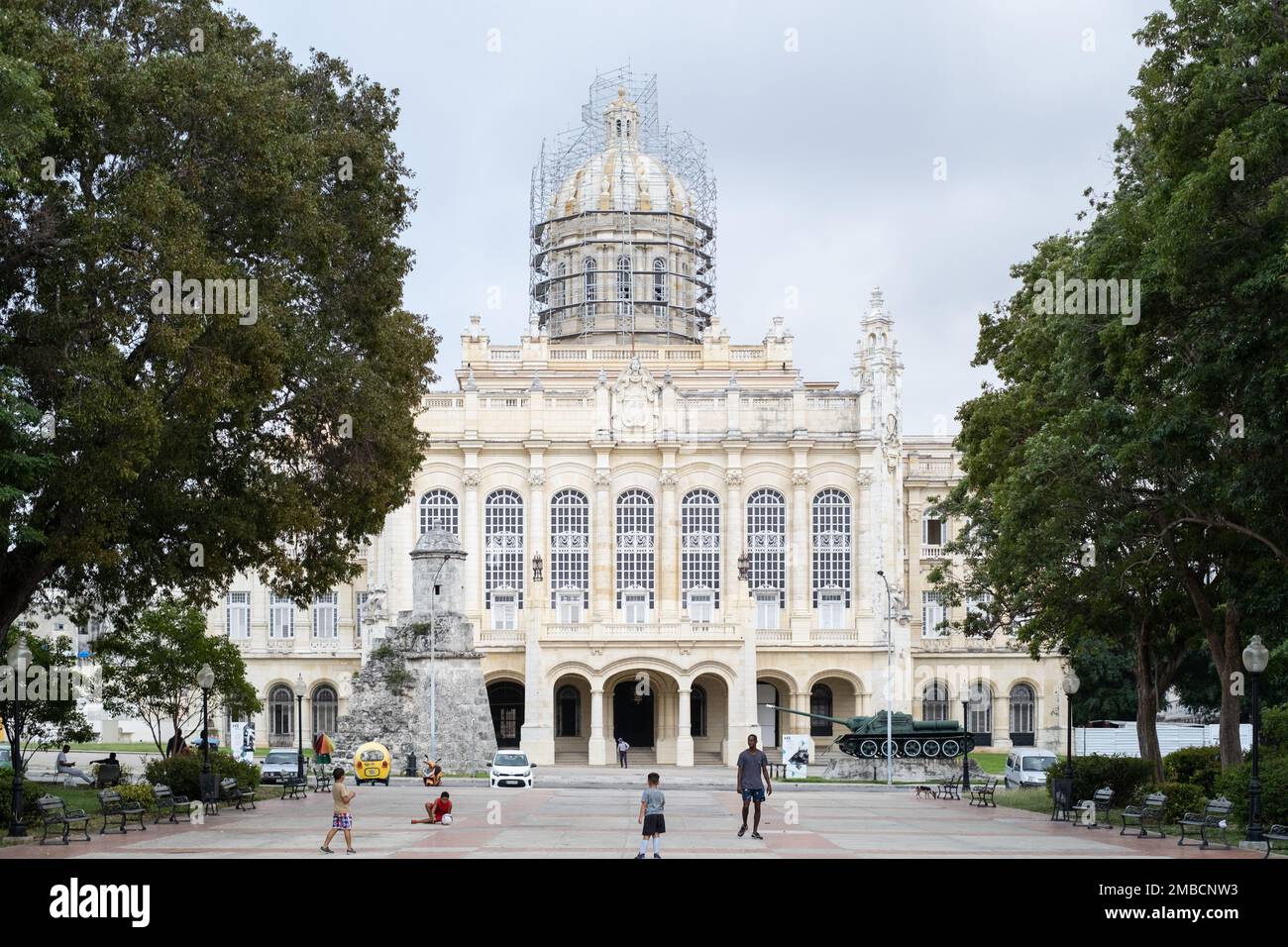 Museo de la Revolución, Museum der Revolution, mit Gerüsten rund um die Kuppel, Havanna, Kuba Stockfoto