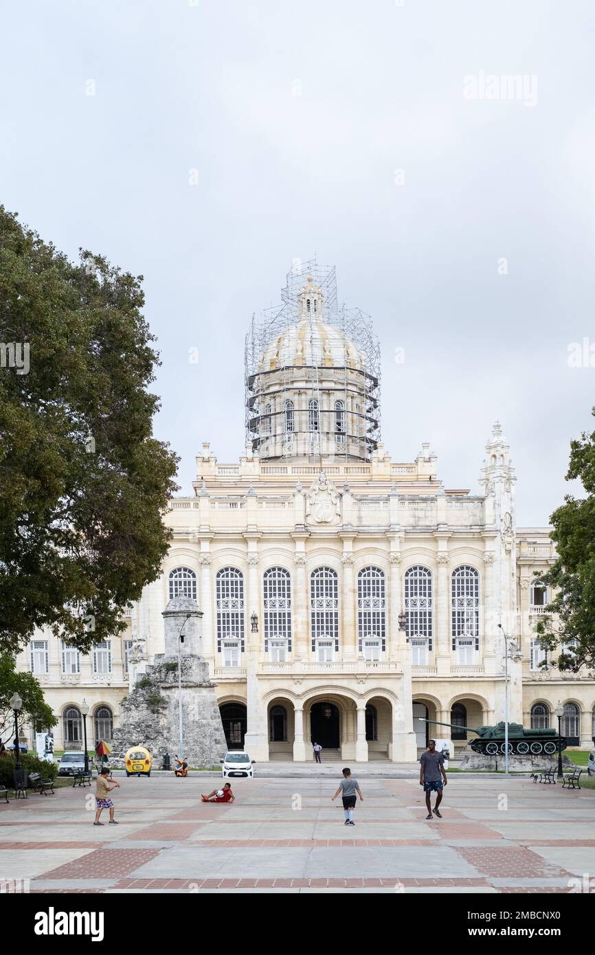 Museo de la Revolución, Museum der Revolution, mit Gerüsten rund um die Kuppel, Havanna, Kuba Stockfoto