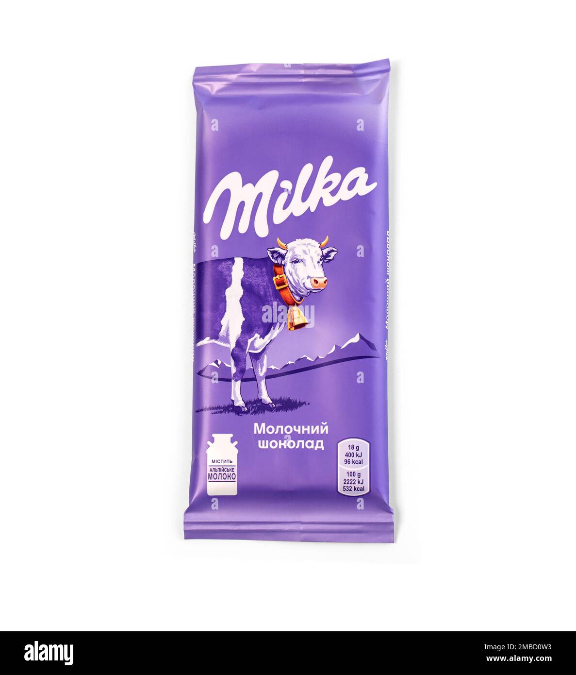 Chisinau, Moldawien - 26. April 2020:. Milka Alpine Milk Chocolate Bar, vermarktet von Mondelez International. Milka ist der erste Milchschokoladenriegel in der Stockfoto Chisinau, Moldawien - 26. April 2020:. Milka Alpine Milk Chocolate Bar, vermarktet von Mondelez International. Milka ist der erste Milchschokoladenriegel in der Stockfoto