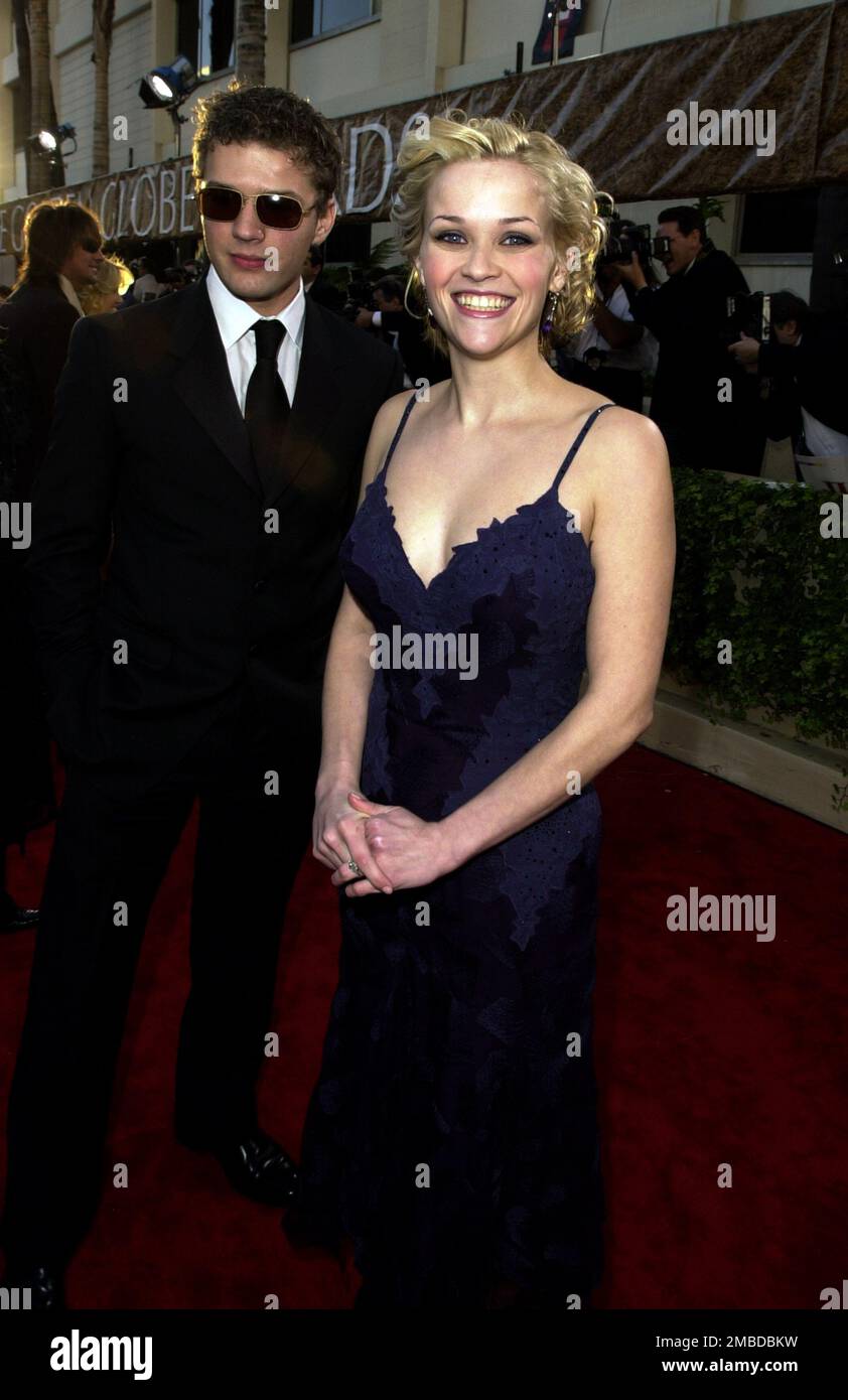 Reese Witherspoon & Ryan Phillipe bei den Golden Globe Awards 2002 Kredit: Ron Wolfson / MediaPunch Stockfoto