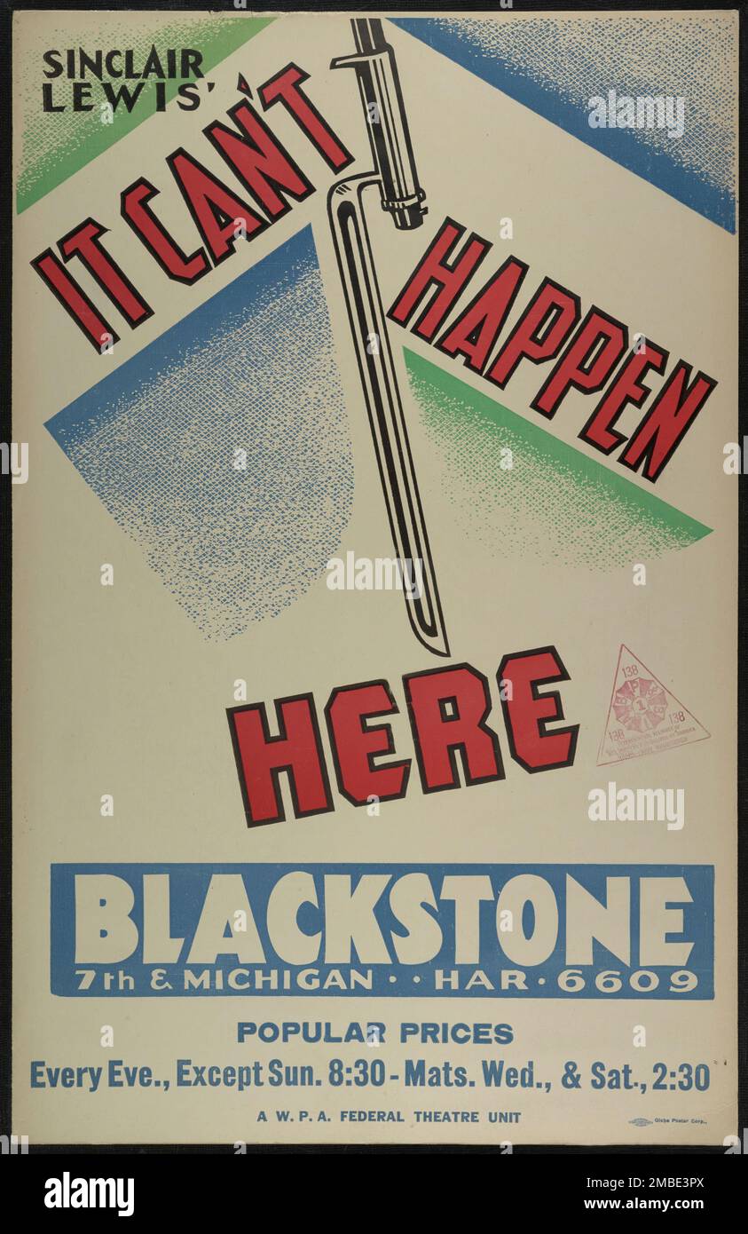 Das kann hier nicht passieren, Chicago, 1936. "Sinclair Lewis", "Es kann hier nicht passieren", "Blackstone"...". Das Stück wurde nach einem dystopischen politischen Roman über den Aufstieg eines US-Diktators von Sinclair Lewis angepasst. Das Federal Theatre Project, das von den USA ins Leben gerufen wurde Works Progress Administration im Jahr 1935 wurde entwickelt, um die Fähigkeiten von Theaterarbeitern zu erhalten und weiterzuentwickeln, sie mit öffentlicher Unterstützung wieder zu beschäftigen und um das Theater Tausenden in den Vereinigten Staaten zu bringen, die noch nie zuvor Live-Theateraufführungen gesehen hatten. Stockfoto