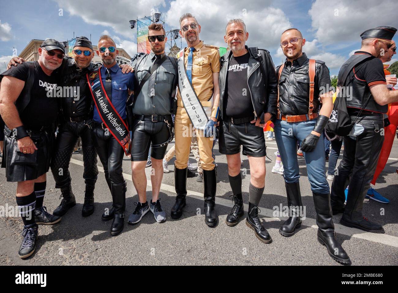 Revellers take part in the Belgian Pride Parade in Brussels, Saturday, May 21, 2022. The parade consists of more than 80 delegations, including the Ukrainian community, to celebrate the rights of LGBTQI+ people. (AP Photo/Olivier Matthys) Stockfoto
