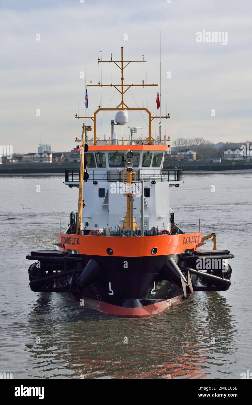 AQUADELTA ist eine Schwimmbagger mit Wassereinspritzung, die 2022 von Scheepswerf Bijlsma für Van der Kamp gebaut wurde und in London bei der Arbeit an der Themse gesehen wird Stockfoto