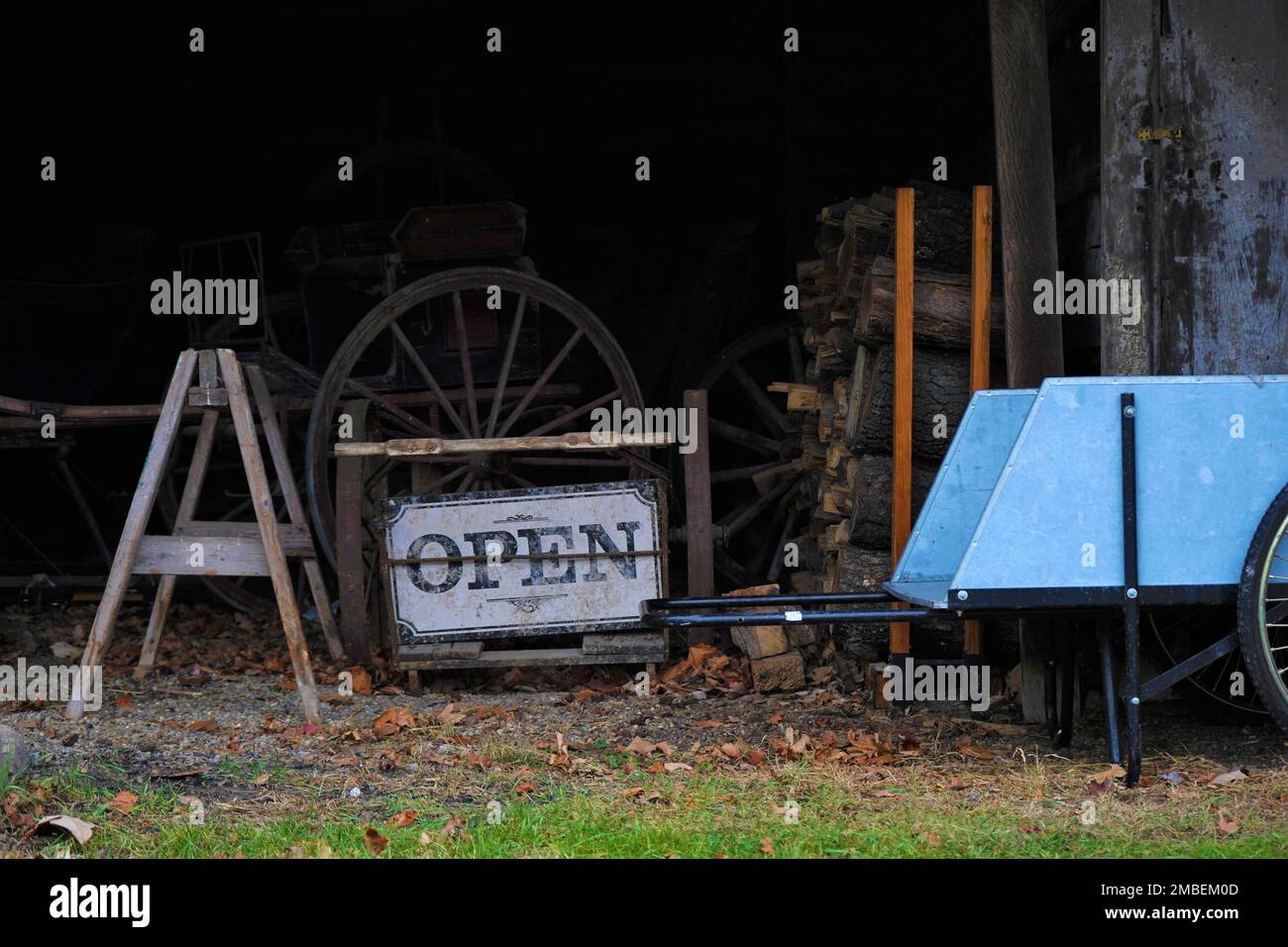 „Open“-Schild im Lagerhaus von Ticknor - Campbell House, Ann Arbor MI, USA Stockfoto