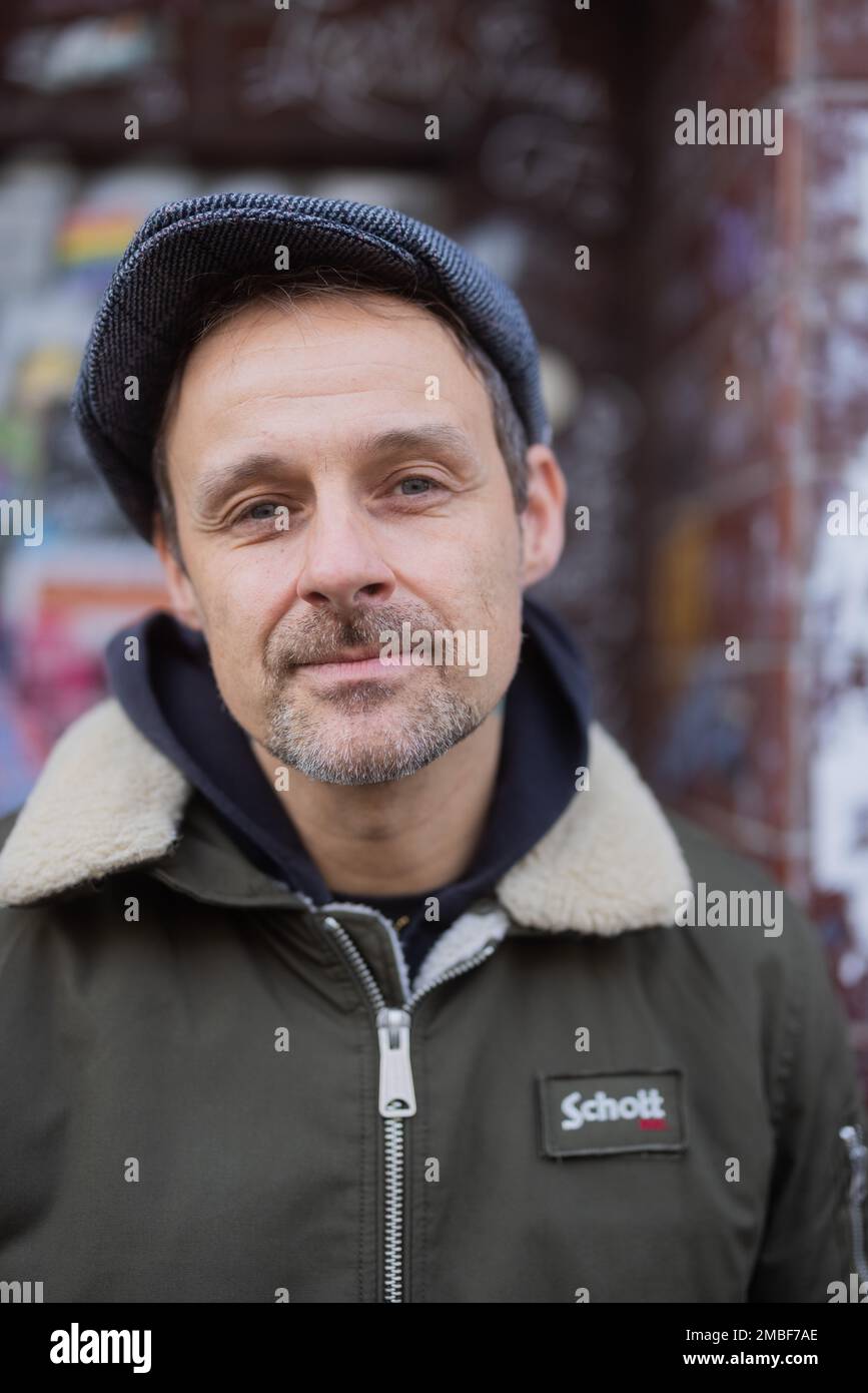 Köln, Deutschland. 18. Januar 2023. Ingo Knollmann (Ingo donot), Frontmann und Sänger der deutschen Punk-Band Donots, aufgenommen in einem Interview mit dpa. Kredit: Rolf Vennenbernd/dpa/Alamy Live News Stockfoto