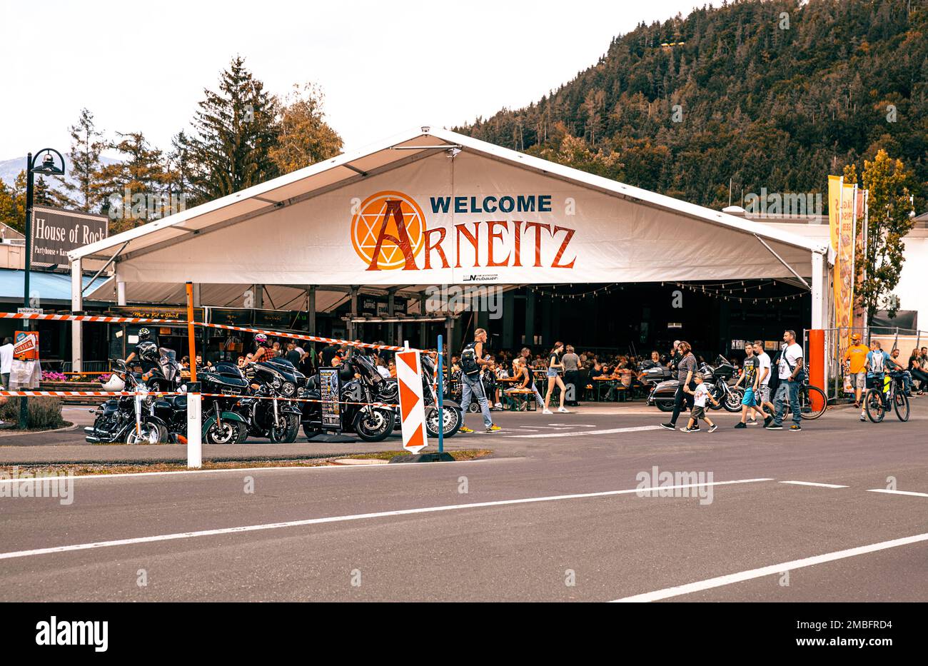 Villach, Osterreich - 2022. September 4 : European Bike Week, Harley Treffen Faaker See. "Harley Davidson" Markt, Camping Arneitz Stockfoto