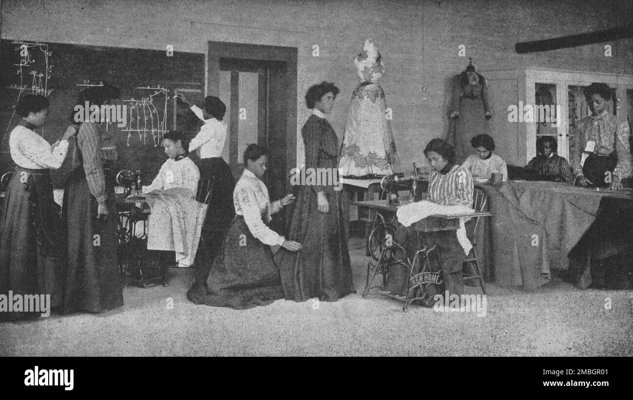 Dressmaking lernen, 1904. Stockfoto