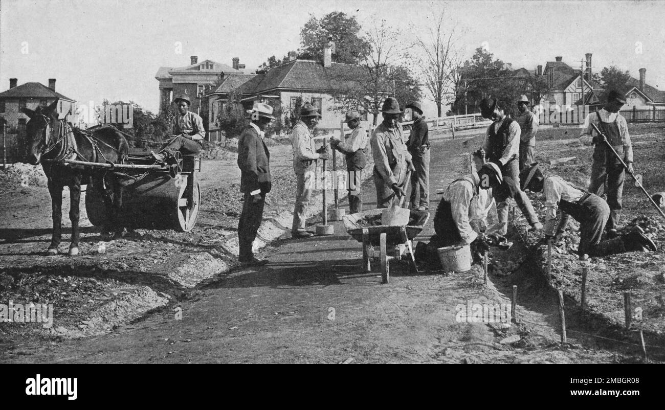 Straßenbau durch Tuskegee-Studenten, 1904. Stockfoto