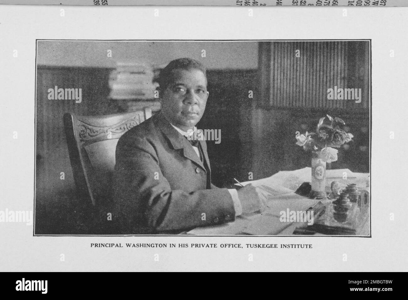 Rektor Washington in seinem Privatbüro, Tuskegee Institute, 1923. Stockfoto