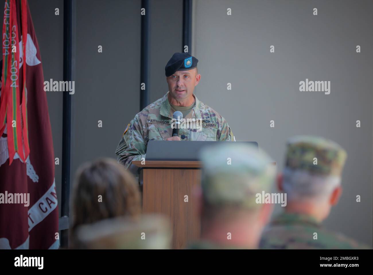 Blanchfield Army Community Hospital's Medical Department Activity (MEDDAC) veranstaltete am 15. Juni 2022 in Fort Campbell, Kentucky, eine Zeremonie zum Kommandowechsel, wo Captain Huy T. Nguyen das Kommando an Captain Joshua J. Lockwood abgab. Stockfoto