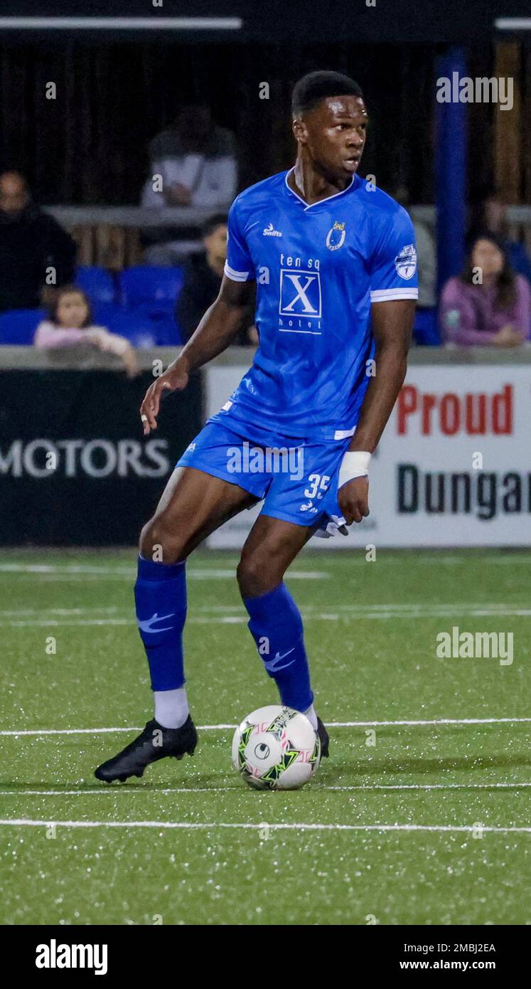 Stangmore Park, Dungannon, County Tyrone, Nordirland, Großbritannien. 02. September 2022. Danske Bank Premiership – Dungannon Swifts / Coleraine. Dungannon Swifts-Spieler Mayowa Animasahun (35) in Aktion während des Spiels der Danske Bank Irish League. Stockfoto