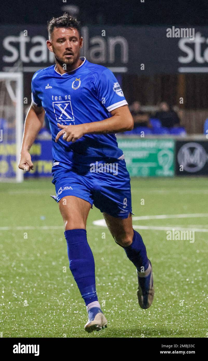 Stangmore Park, Dungannon, County Tyrone, Nordirland, Großbritannien. 02. September 2022. Danske Bank Premiership – Dungannon Swifts / Coleraine. Dungannon Swifts-Spieler Joe McCready (9) in Aktion während des Spiels der Danske Bank Irish League. Stockfoto