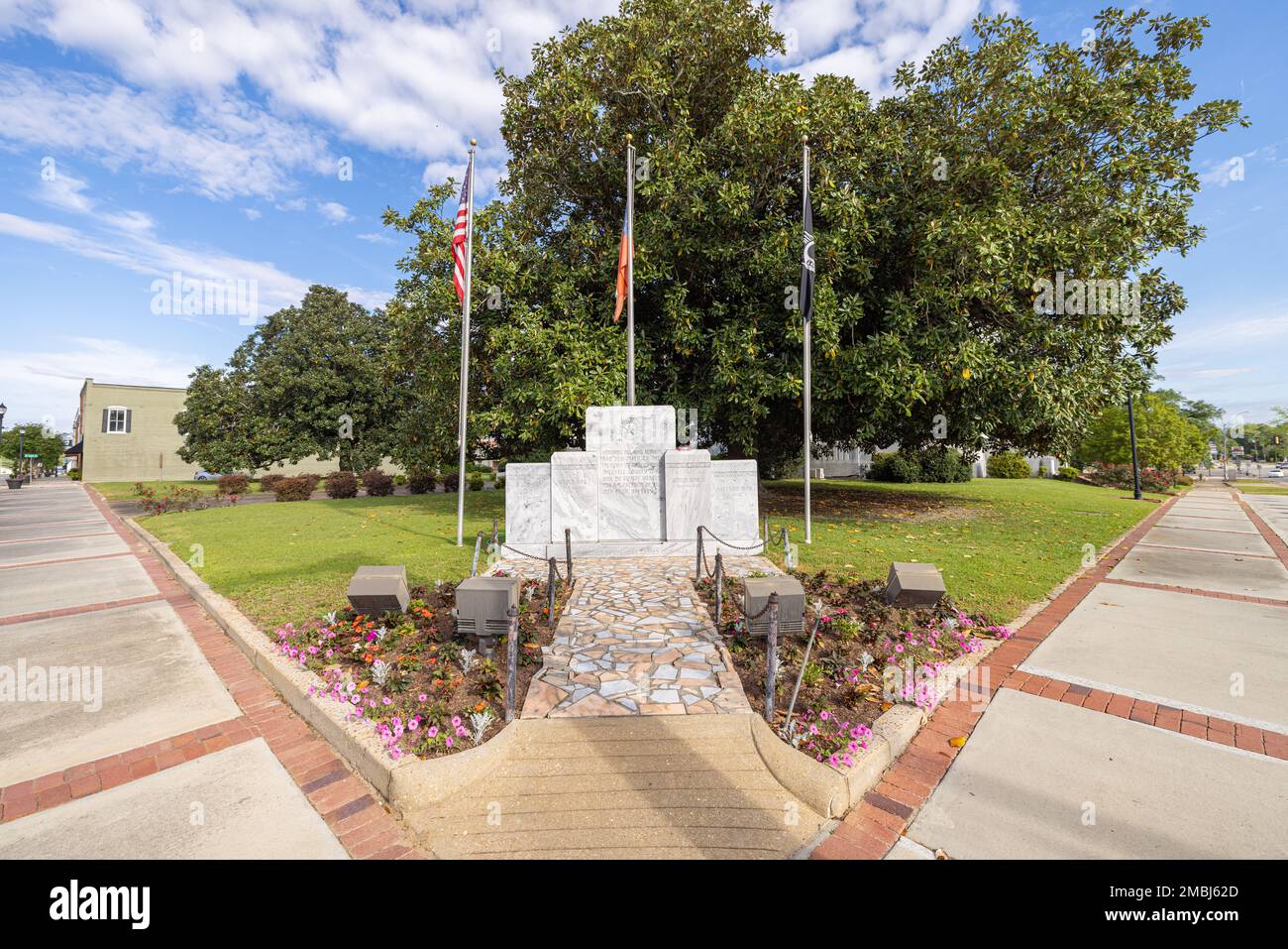 Camilla, Georgia, USA - 17. April 2022: War Memorial im Mitchell County Courthouse Stockfoto