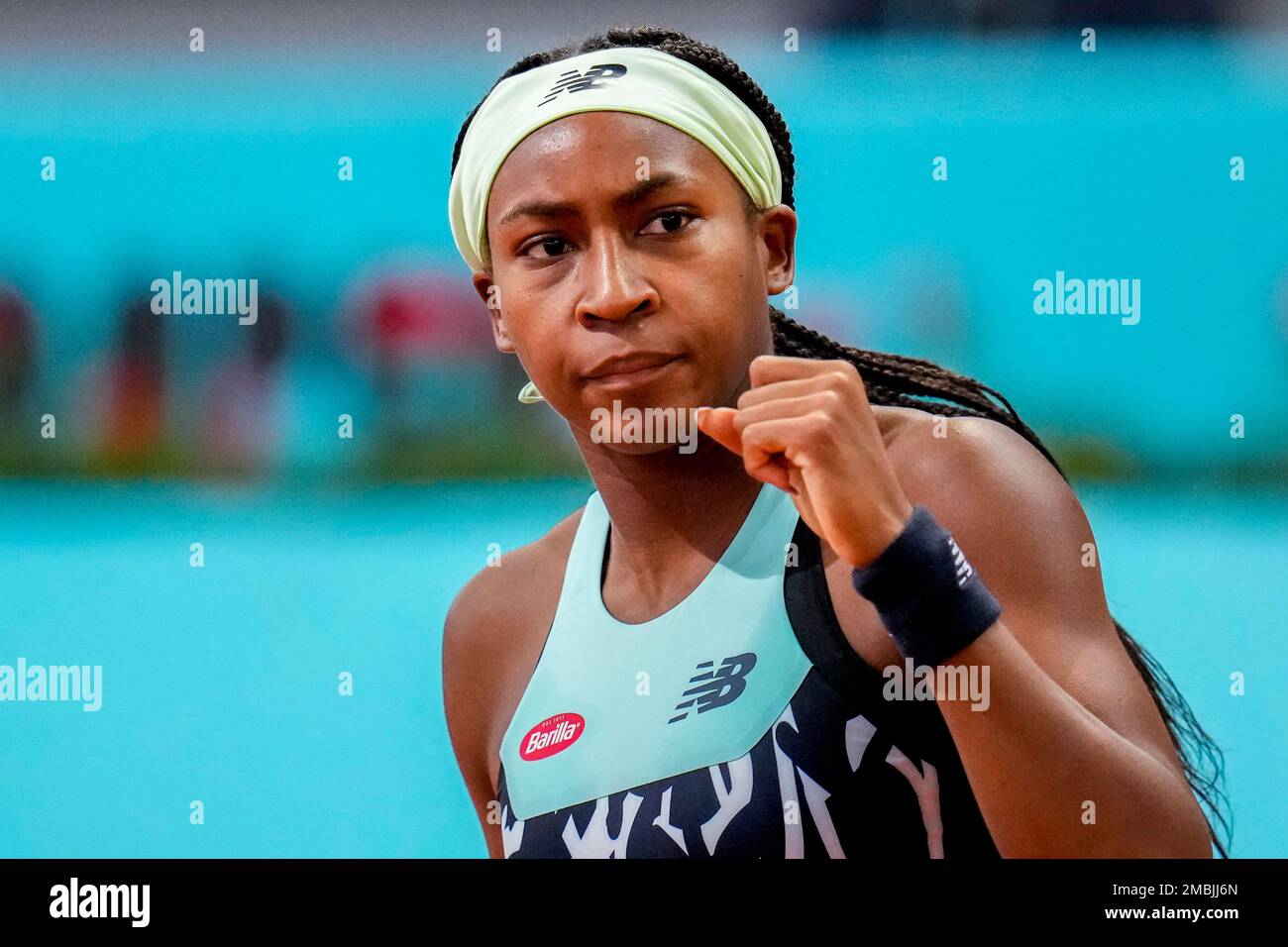 Cori Gauff of the U.S. celebrates a point against Anna Karolina Schmiedlova of Slovakia during their match at the Mutua Madrid Open tennis tournament in Madrid, Spain, Thursday, April 28, 2022. (AP Photo/Manu Fernandez) Stockfoto