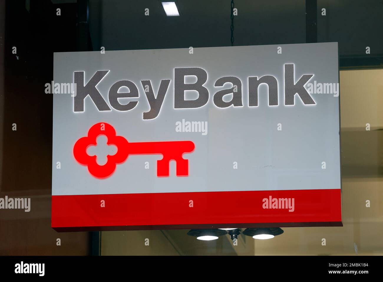 Beschilderung für eine KeyBank-Filiale in New York City Stockfoto