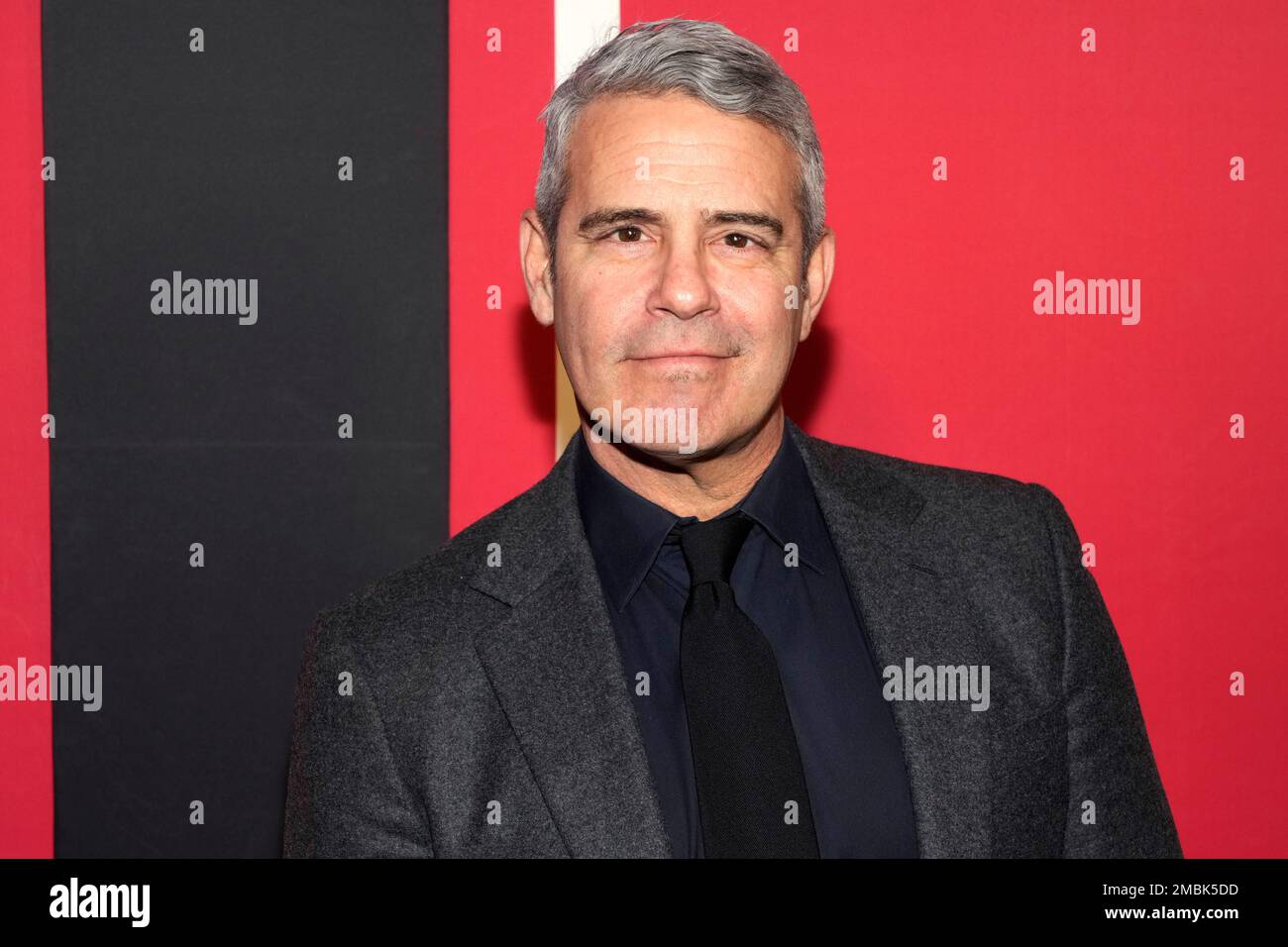 Andy Cohen attends Neil Simon's "Plaza Suite" Broadway opening night at the Hudson Theatre on Monday, March 28, 2022, in New York. (Photo by Charles Sykes/Invision/AP) Stockfoto