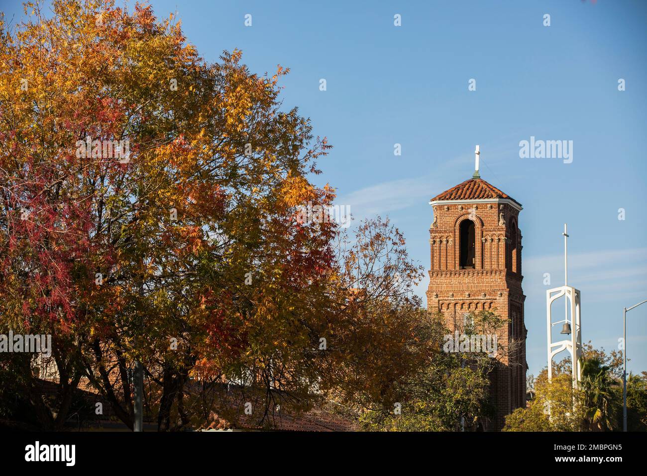 Eine historische Kirche im Zentrum von Marysville, Kalifornien, USA, am späten Nachmittag. Stockfoto