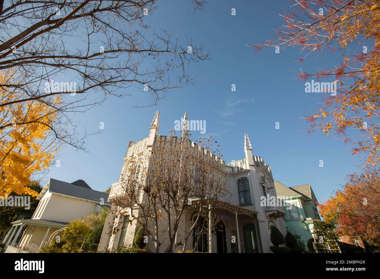 Ein historisches Viertel im Stadtzentrum von Marysville, Kalifornien, USA, am späten Nachmittag. Stockfoto