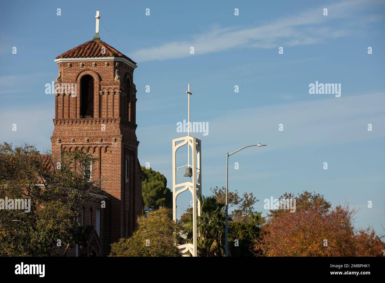 Eine historische Kirche im Zentrum von Marysville, Kalifornien, USA, am späten Nachmittag. Stockfoto