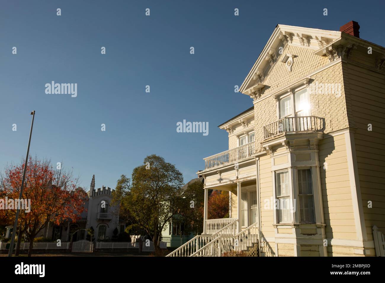 Ein historisches Viertel im Stadtzentrum von Marysville, Kalifornien, USA, am späten Nachmittag. Stockfoto