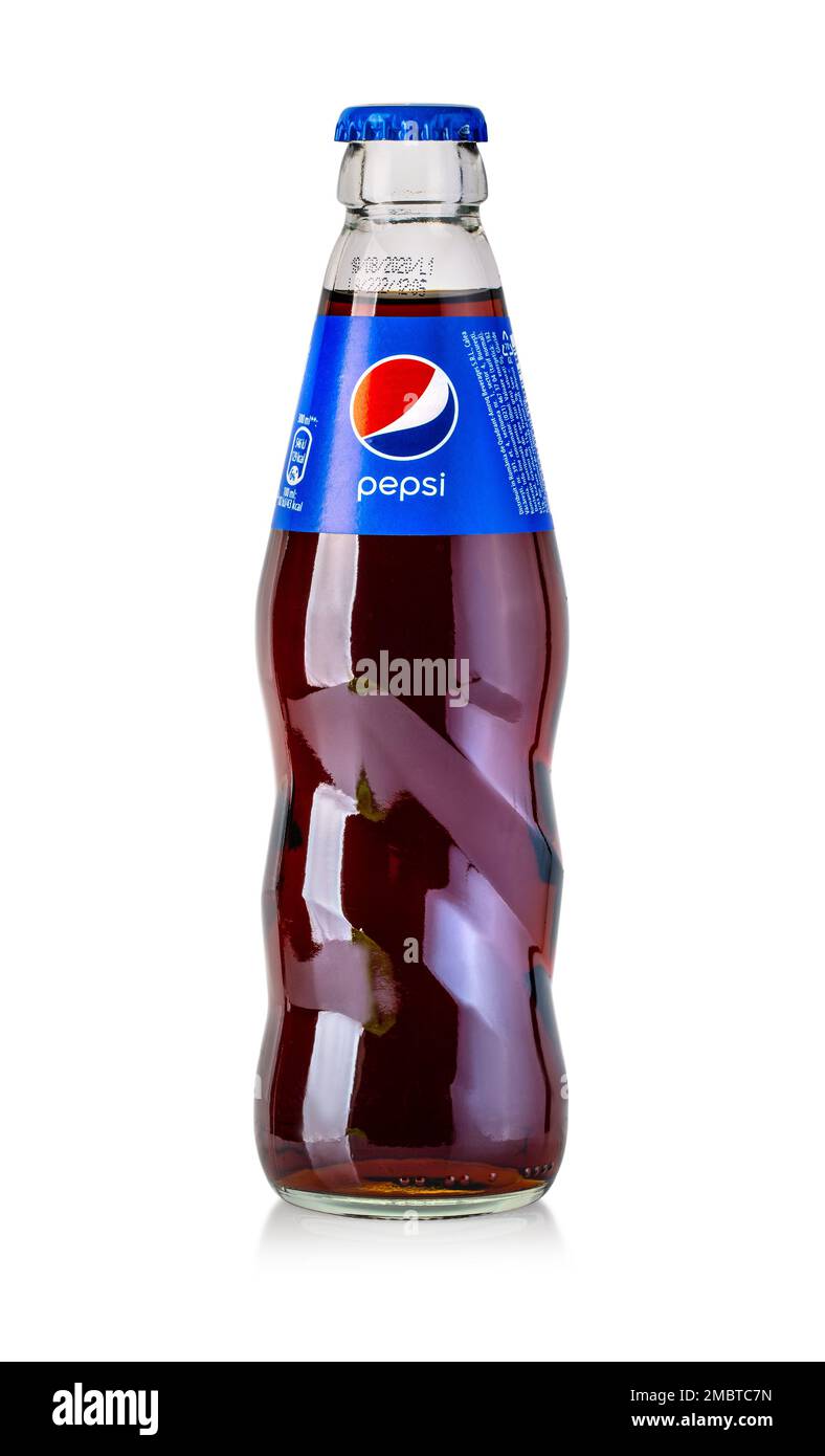 Chisinau, Moldawien - 26. April 2020: Flasche Pepsi Cola Erfrischungsgetränk auf weißem Hintergrund. Amerikanischer multinationaler Lebensmittel- und Getränkehersteller Stockfoto