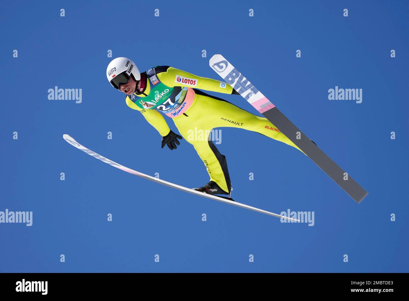 Piotr Zyla, of Poland, soars through the air during his first round jump in the Men Flying Hill Individual competition at the FIS Ski Jumping World Cup in Planica, Slovenia, Sunday, March 27, 2022. (AP Photo/Darko Bandic) Stockfoto