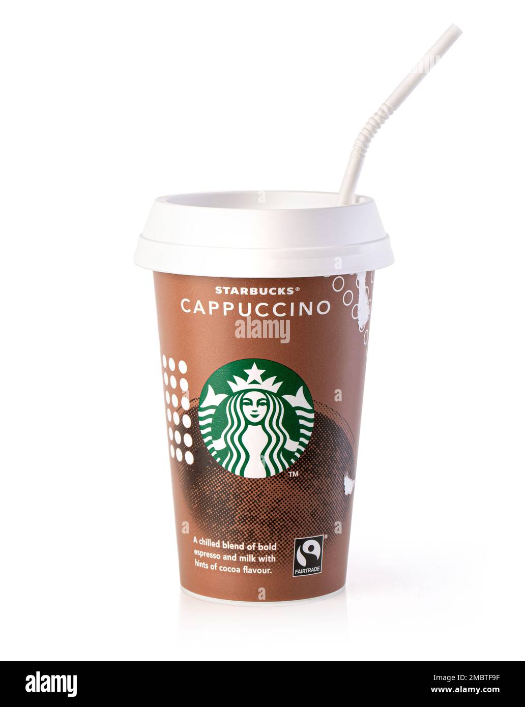 Chisinau, Moldau 11. März 2021: Starbucks Cappuccino Cup mit Stroh auf weißem Hintergrund Stockfoto
