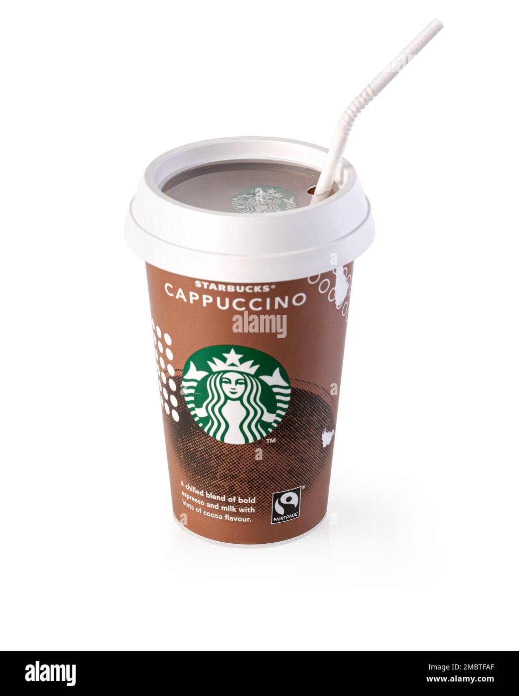 Chisinau, Moldau 11. März 2021: Starbucks Cappuccino Cup mit Stroh auf weißem Hintergrund Stockfoto