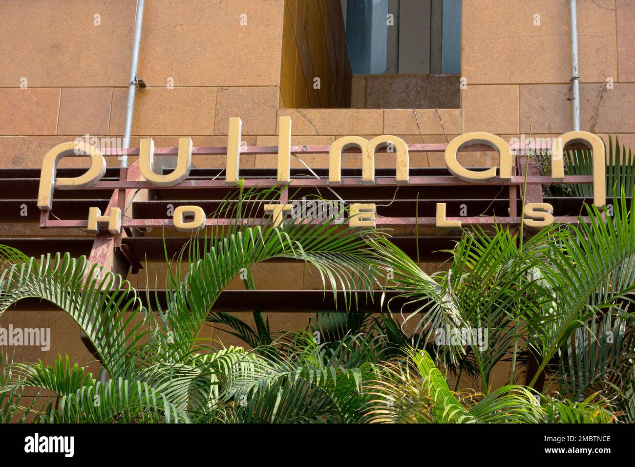 Sanya, China - April 10 2015: Pullman Hotels and Resorts in Sanya, China. Pullman Hotels and Resorts ist eine französische, multinationale Hotelmarke der gehobenen Klasse Own Stockfoto