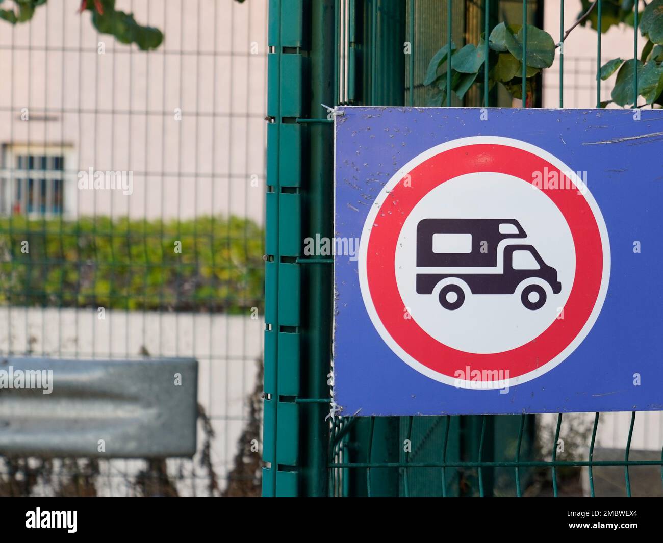 Wohnmobil verboten verkehrszeichen -Fotos und -Bildmaterial in