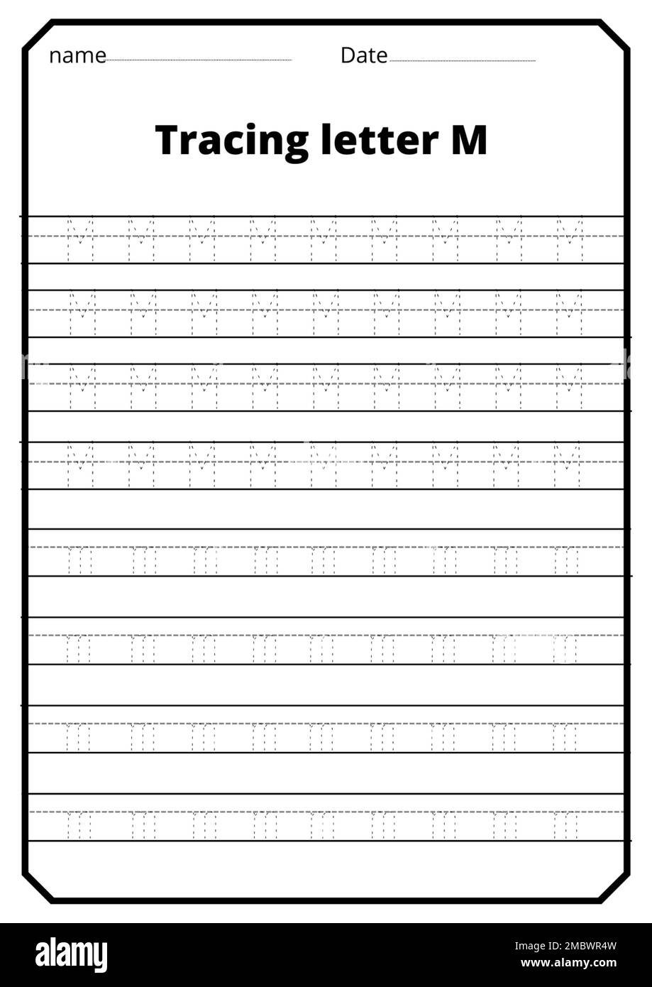 Ein vertikales Arbeitsblatt zur Nachverfolgung des Buchstabens M (Großbuchstaben) Stockfoto