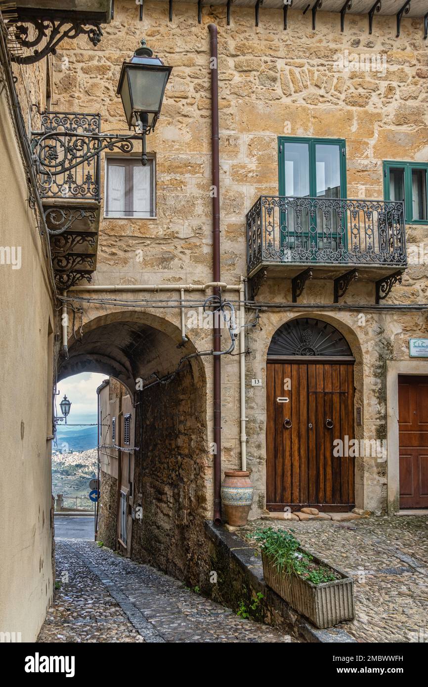 Porta Palermo war eines der Eingangstore zur mittelalterlichen Stadt Enna. Enna, Sizilien, Italien, Europa Stockfoto